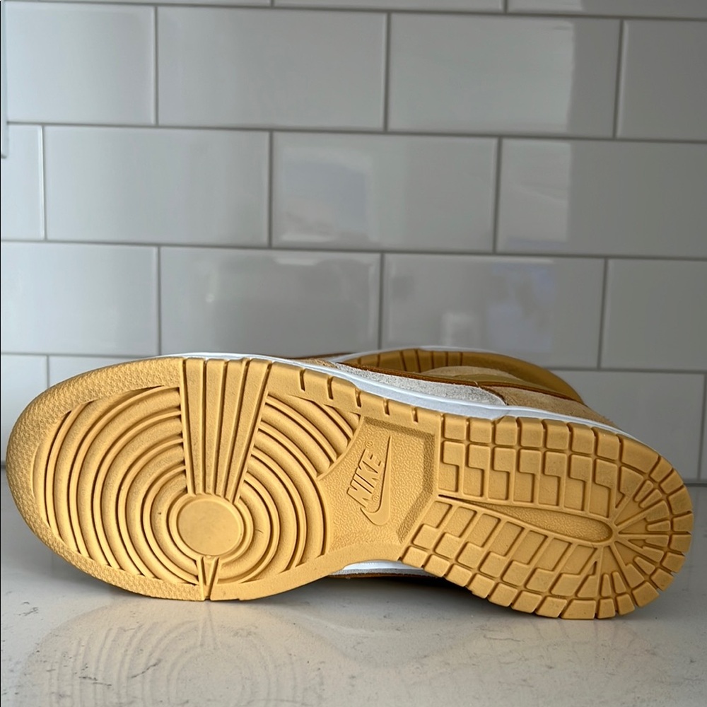 Very Good - Women's Nike Dunk Low LX Sneaker - White / Yellow - Gold - Size W7 - Picture 6 of 16
